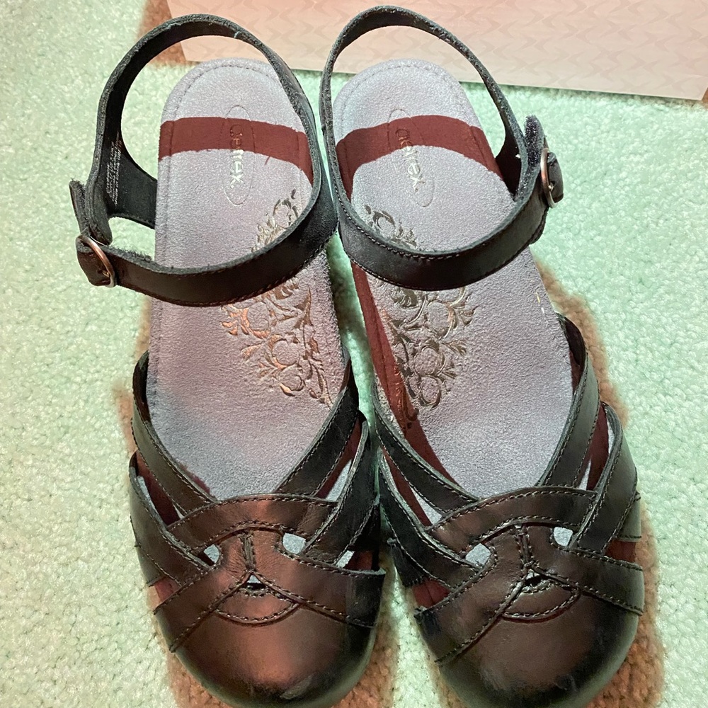 Aetrex Lindsay Black Closed Toe Wedge Size 7